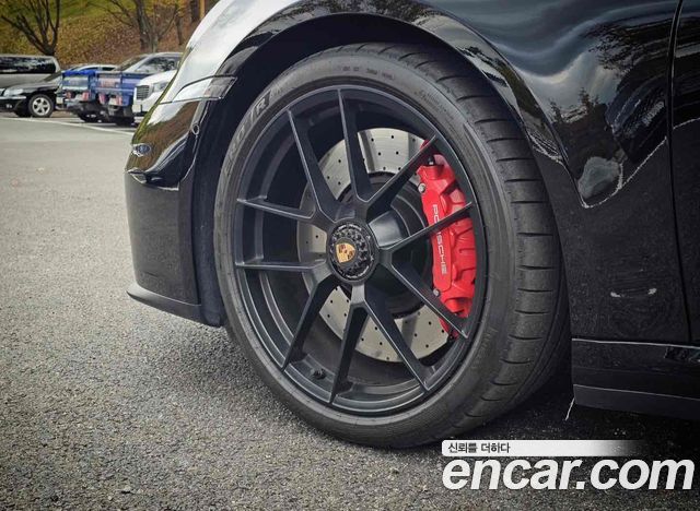 Porsche 911 Carrera 4 GTS — пробег 3 600 км — фото 4 из 5