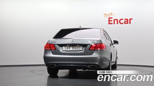 Mercedes-Benz E-Class E220 CDI Avantgarde — пробег 240 690 км — фото 4 из 5